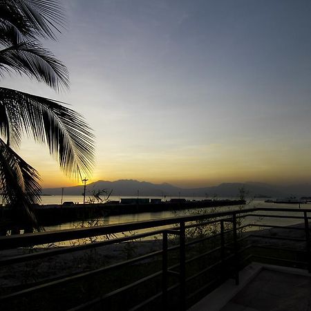 The Reef Hotel And Residences Olongapo Exterior photo