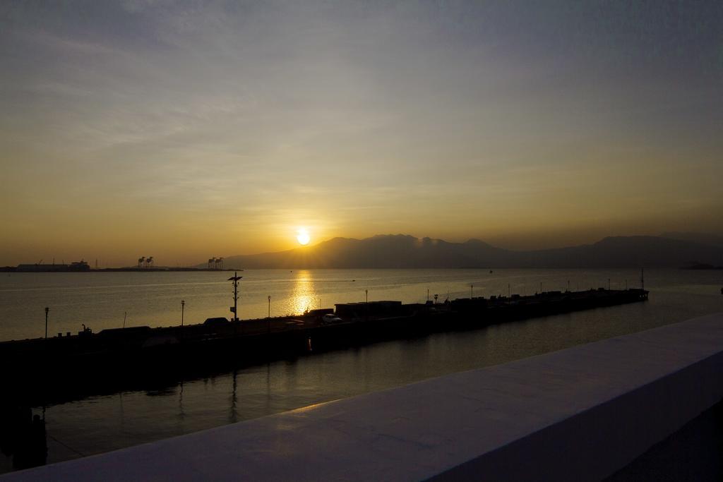 The Reef Hotel And Residences Olongapo Exterior photo
