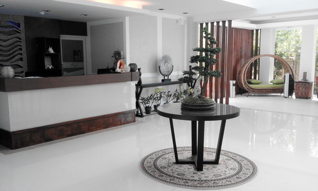 The Reef Hotel And Residences Olongapo Exterior photo