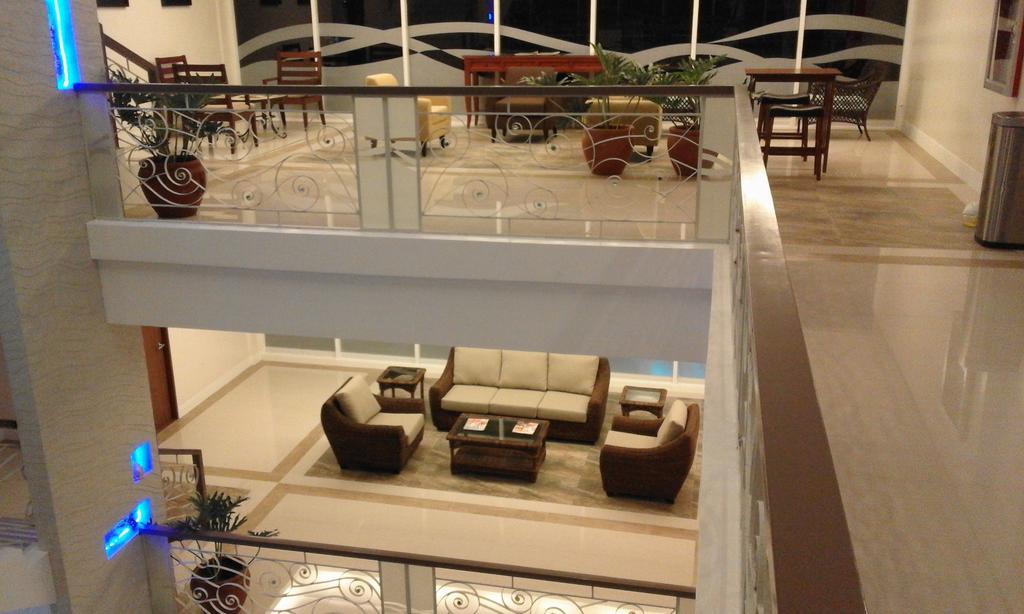 The Reef Hotel And Residences Olongapo Exterior photo