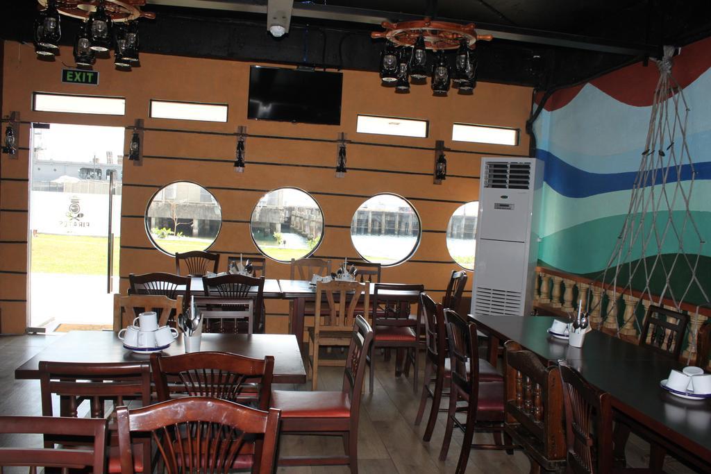 The Reef Hotel And Residences Olongapo Exterior photo