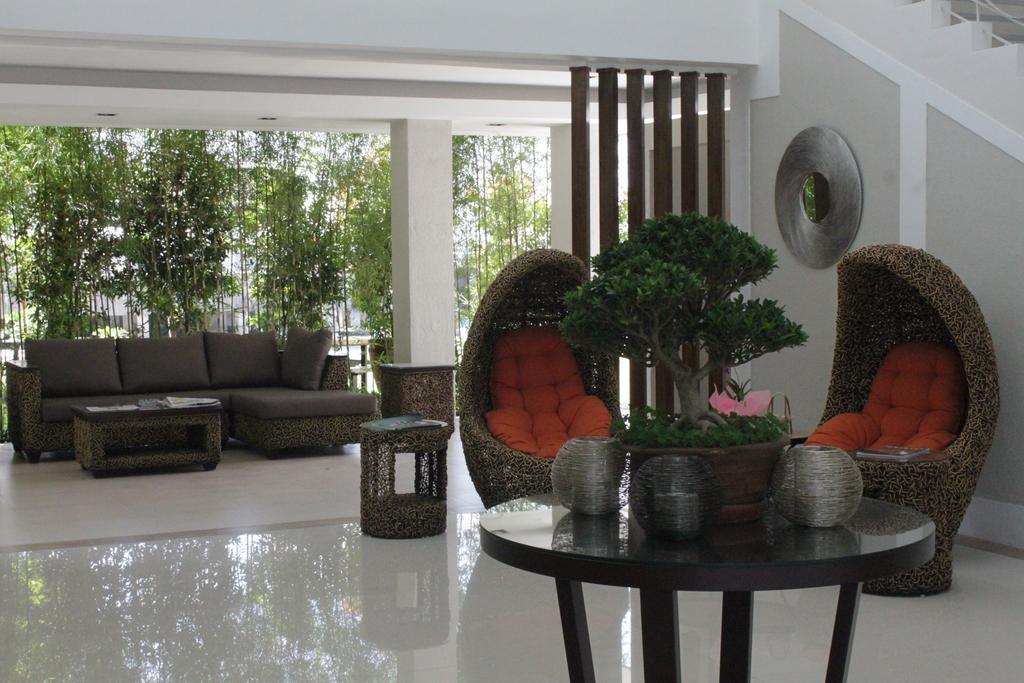 The Reef Hotel And Residences Olongapo Exterior photo