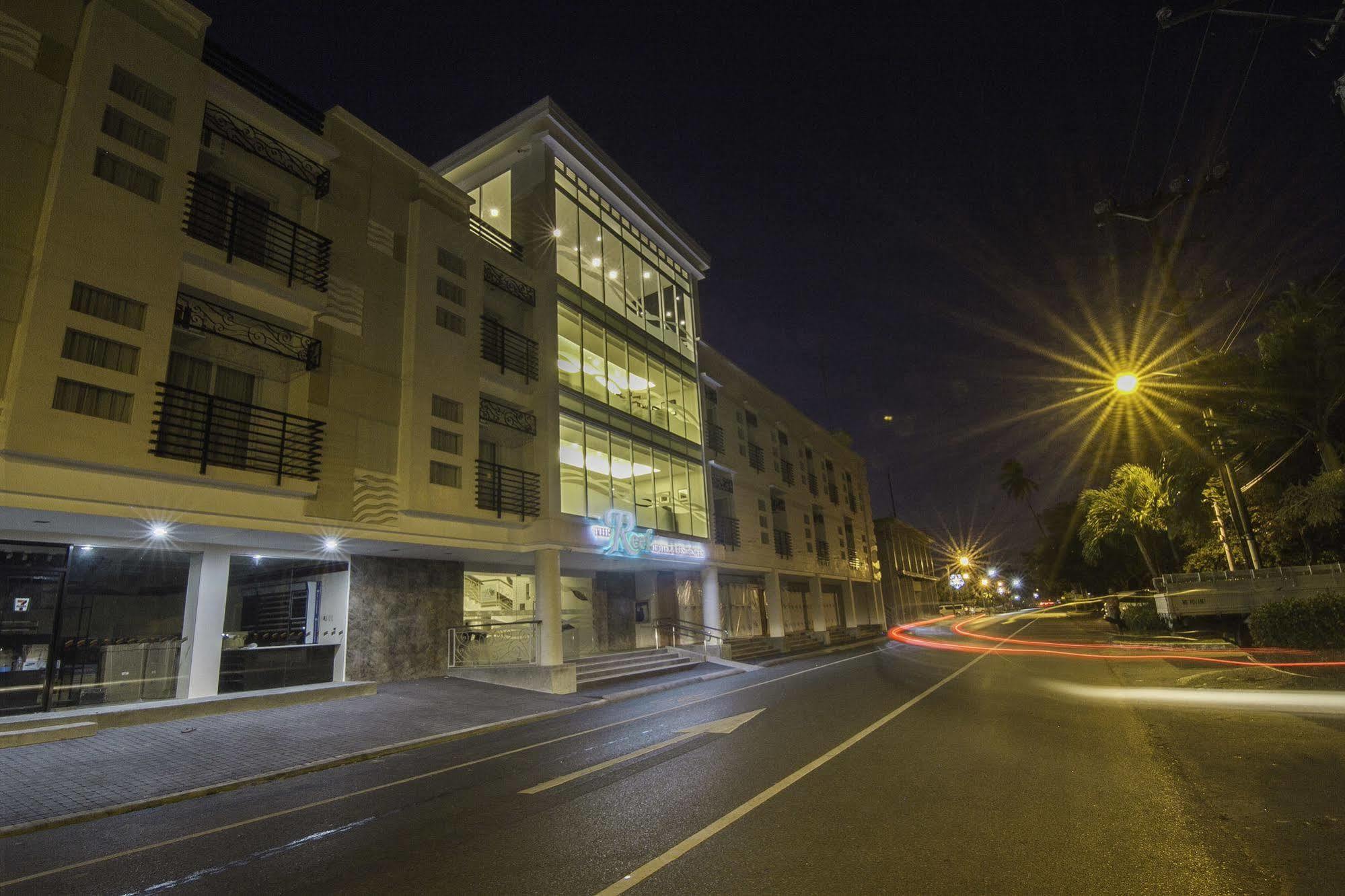 The Reef Hotel And Residences Olongapo Exterior photo